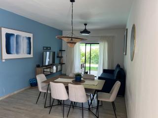 Swim up and Beach Getaway at White Sands - 4