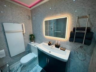 Suite 1 Private Jacuzzi Spa Hot Tub & Sauna - 2