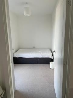 Modern two-bedroom flat near Cambridge University Biomedical Campus - 5