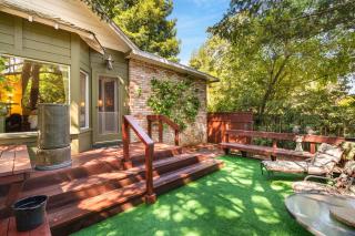 Foothill House - 8