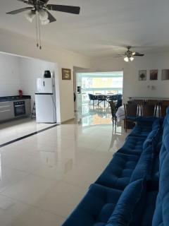 Apto de 180m vista mar, com 03 suites equipadas com ar condicionado, tvs e sacada, varanda gourmet e 02 vagas de garagem cobertas, a 50 metros da praia Tupi - 4