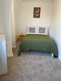 BRAND NEW 2 bed flat plus living room for 7 people near from Chelsea Stadium with welcome breakfast - 7