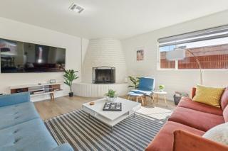 3BR Midtown Modern Adobe w Pool & Catalina Views - 7