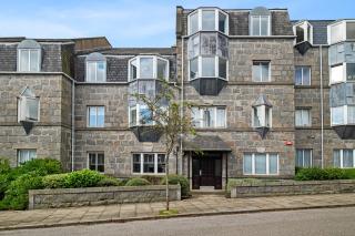 Whitehall Apartment, 4 beds, free parking and wifi - 3