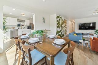 3BR Midtown Modern Adobe w Pool & Catalina Views - 4