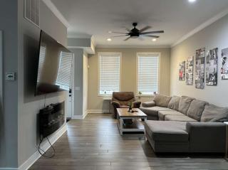 Cincy Comfort Retreat - 9