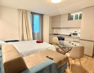 AlfieriA - Netflix-Parking-Supermarket-Centro - 9