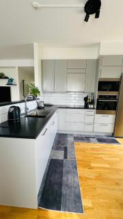 Cozy Stay -3 mins from Kallhäll Station - 3