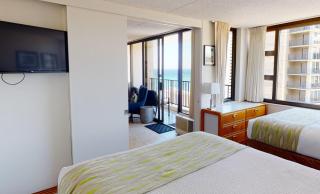 Waikiki Banyan Plumeria Suite - 2