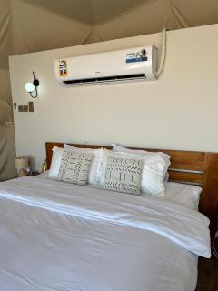 Private VIP Tent in the Desert - Ḩawīyah - 7