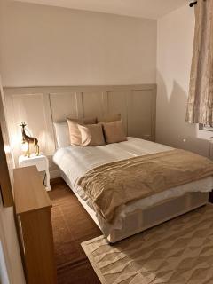 Sky High Apartment in Streatham - 0