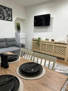 Sky High Apartment in Streatham - 4