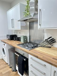 Sky High Apartment in Streatham - 3