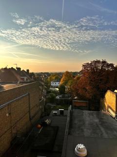 Sky High Apartment in Streatham - 1