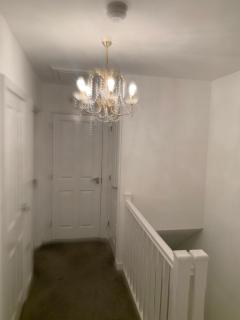 Fabulous 3 bed house close to Lakeside shopping Centre - 9