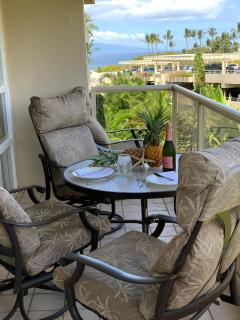 Chic Maui Condo Steps From Beach & Ocean - 6
