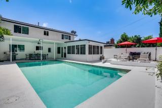 Vacation House with Pool - 8