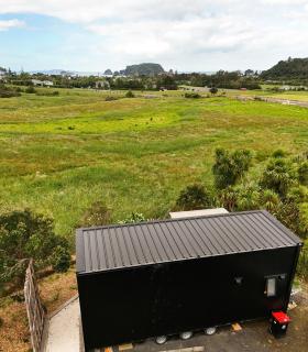 Hahei Tiny Home - Outdoor Bath - 8