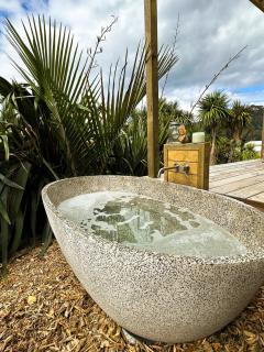 Hahei Tiny Home - Outdoor Bath - 2