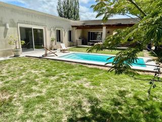 Spectacular house in a private neighborhood - 4