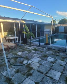 PalmBeachLake&PoolFrom69dollarsForPersonDayly - 1