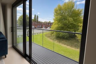 Luxury NEC and Birmingham Airport Apartment - 6