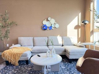 New Oasis Near Disneyland Pool Gym Free Parking - 0