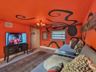 The Captain's Landing - 4 bedroom - 2 bathroom - Outdoor soaking tub - Adventure home - 0