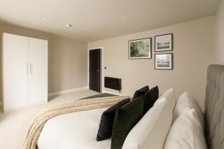 Luxury Birmingham Apartment - Parking - 6