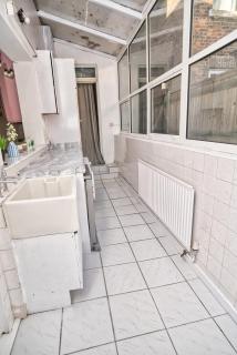 Entire Home in London - 3