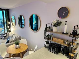 Fortitude Valley Stylish Comfortable Apartment - 3
