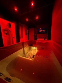Suite love Squid avec Jacuzzi Privé - 8