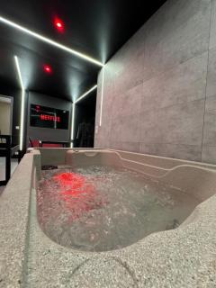 Suite love Squid avec Jacuzzi Privé - 5