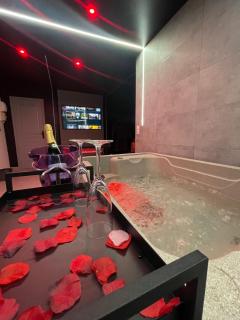 Suite love Squid avec Jacuzzi Privé - 1