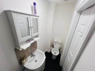 Modern 2 bed Apartment - 2