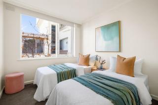 Bright 2BR Apartment Beside Green Meadows Park - 3
