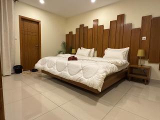 Skyluxe Designer 2BHK- Rooftop pool, Self checkin - 5