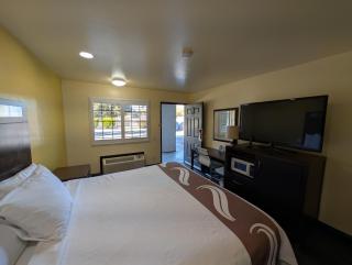 Crossroads Inn - Downtown Sacramento - 2