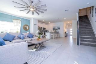 NEW to Market 5 Bed - Storey Lake Retreat - 2