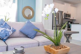 NEW to Market 5 Bed - Storey Lake Retreat - 1
