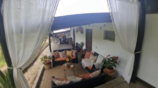 Her Waves & Wi-Fi Boutique Hotel - 1