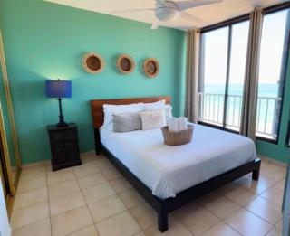 Playa Mujeres 1BDR Oceanfront Pool Parking - 0