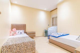 Cozy Apartment 10 Min to Beach And Stadium - 8