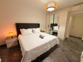 3BR Stylish Poolside Retreat Einbay Resort - 6