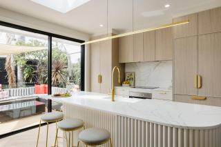 Brighton Coastal Hideaway with Free Parking - 1