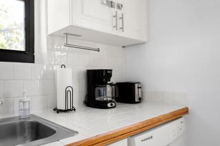 Cozy 2BR Next to Design District & Free Parking - 7