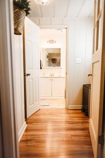 The Downtown Haus Walking Distance to DT KFalls - 5