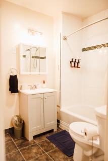 The Downtown Haus Walking Distance to DT KFalls - 2