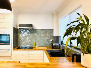 2Br Apartment, Pool, 12 mins to Airport - 0