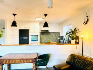 2Br Apartment, Pool, 12 mins to Airport - 5